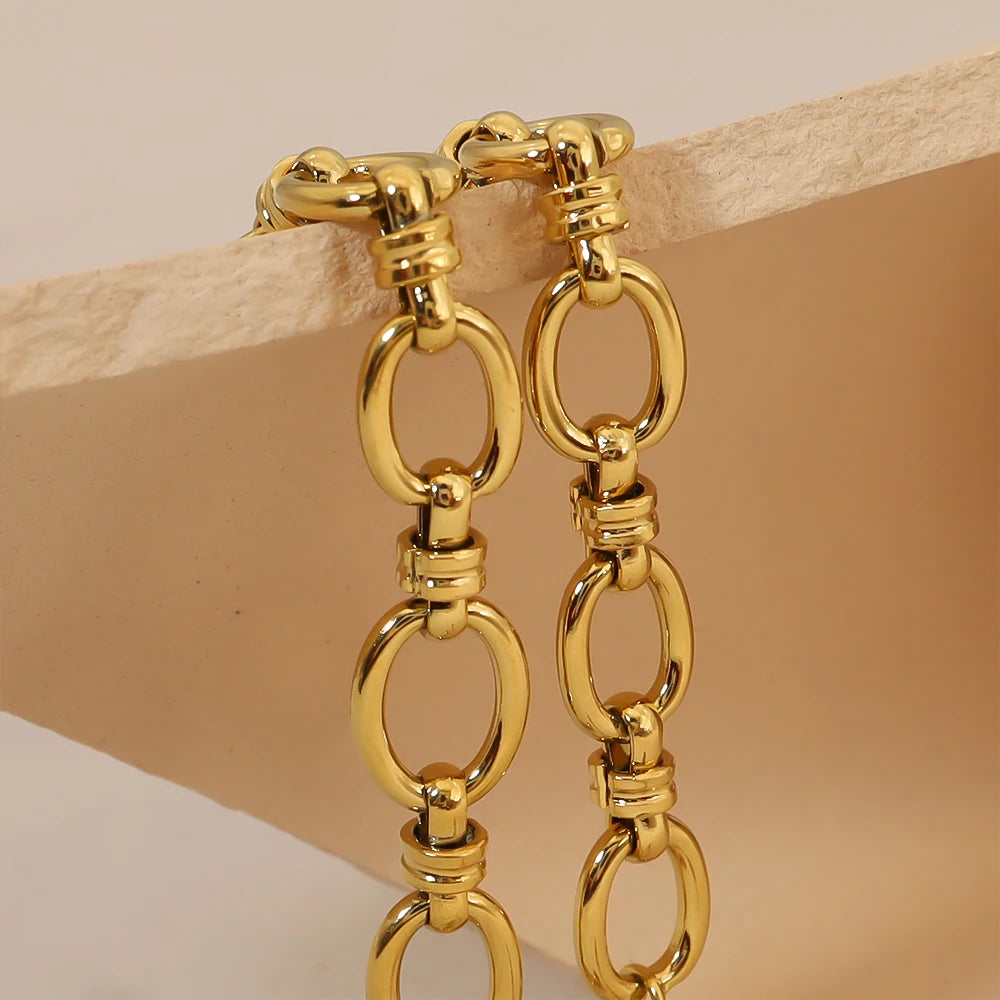 A delicate gold chain bracelet featuring oval links that are intricately intertwined, creating a sophisticated and stylish appearance. The bracelet secures with a reliable clasp, ensuring a comfortable and secure fit.








